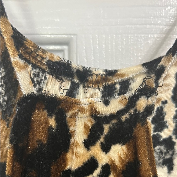 Elegant sheer back Leopard Print Maxi Dress with Mesh midrif and back and slits - Picture 8 of 12